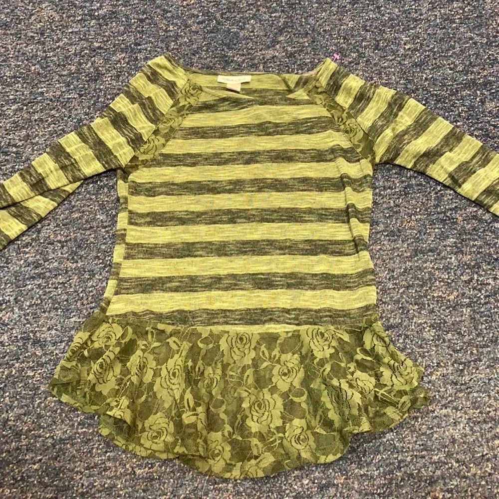 Belle du Jour Green Stripped lace top sz. M